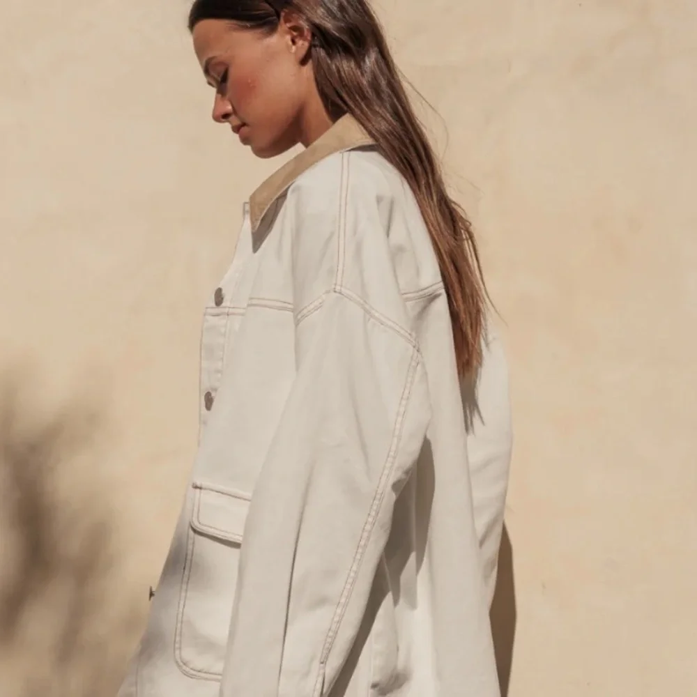 CREAM DENIM BARN JACKET WITH BROWN COLLAR!! Adorable!!! L